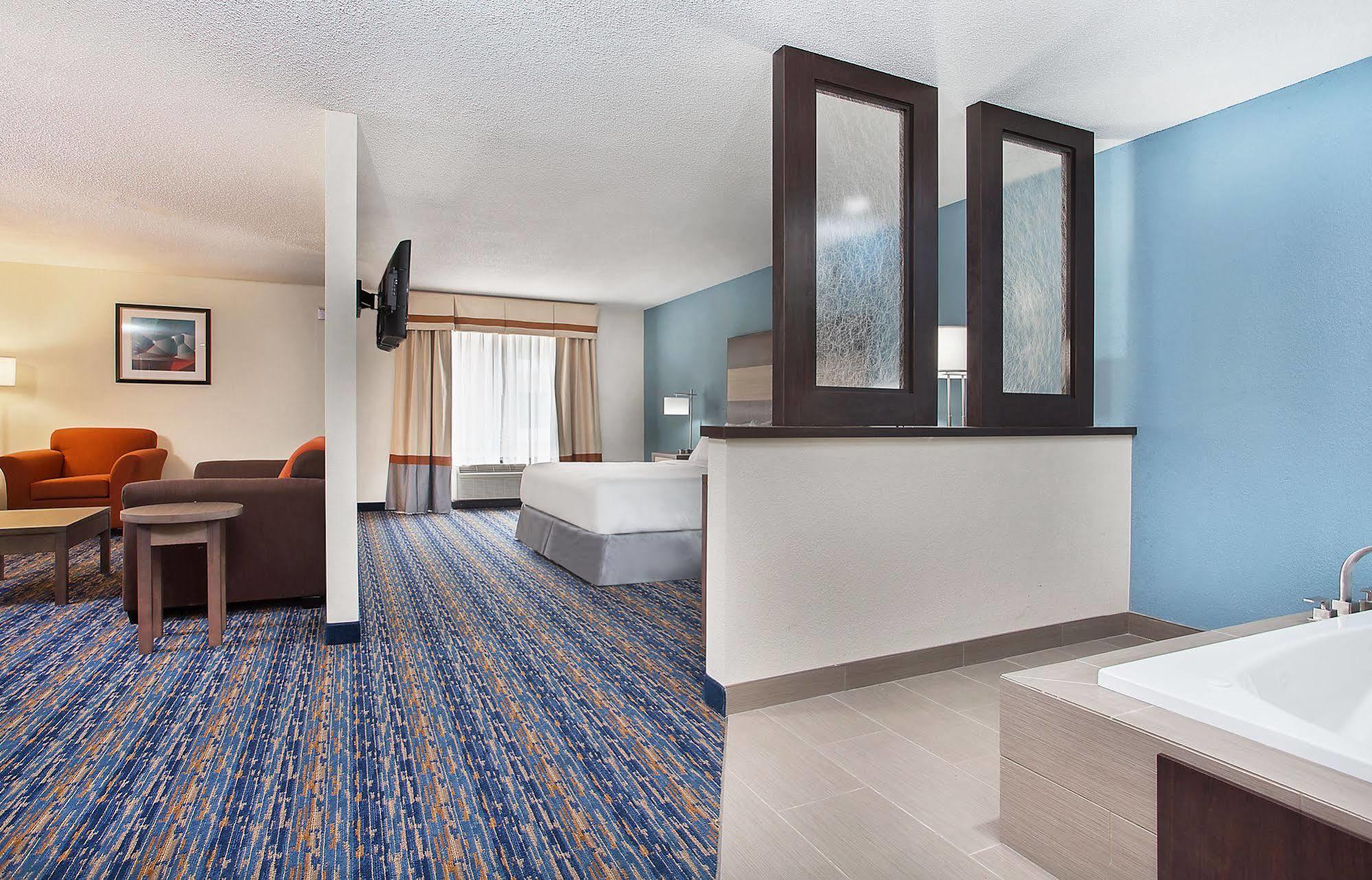 Express By Ihg Hotel Berea